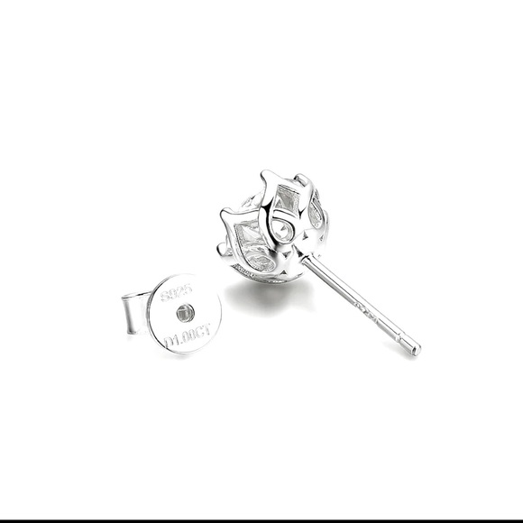 STUNNING 1 CARROT, MOISSANITE DIAMOND STUD EARRINGS. - Picture 2 of 6